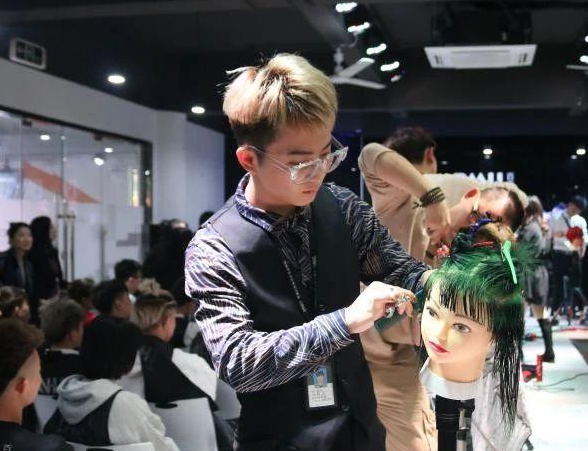 學(xué)美發(fā)要多久才能出師？
